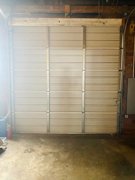 More Photos Of 114 W Ikard St, Henrietta Office For Sale