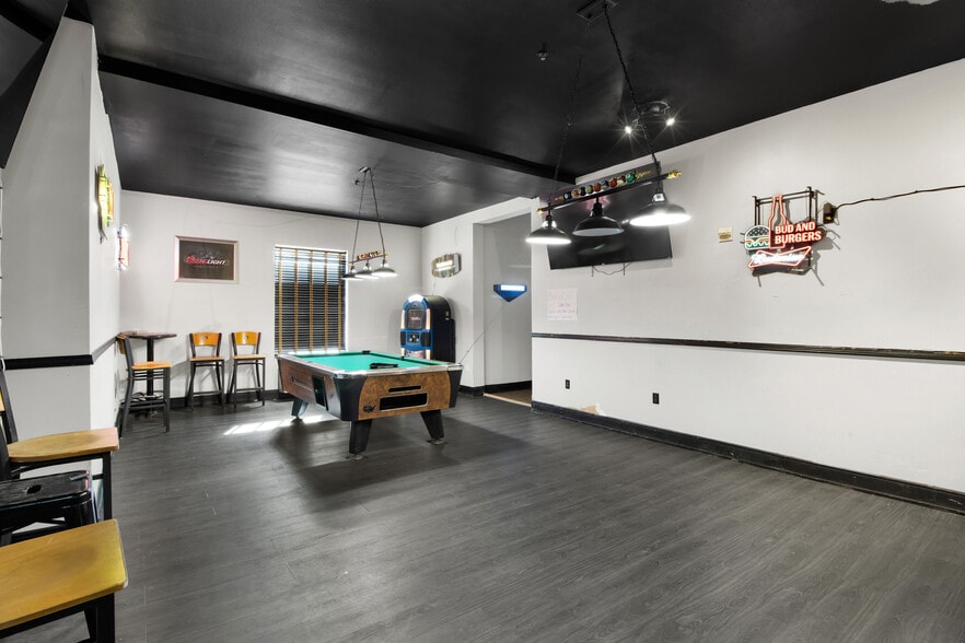 More Photos Of 410 Us Highway 79 S, Henderson Hotel For Lease