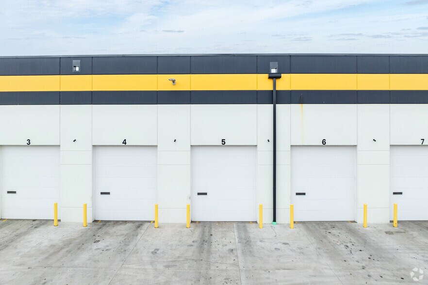 More Photos Of 167 Flannigan Rd, Hampshire Truck Terminal For Lease