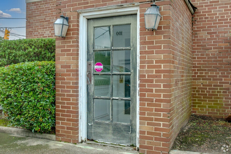 More Photos Of 1114 Morrison Dr, Charleston Office For Lease