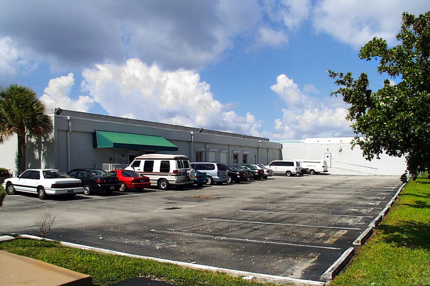 More Photos Of 14150 SW 119th Ave, Miami Manufacturing For Lease