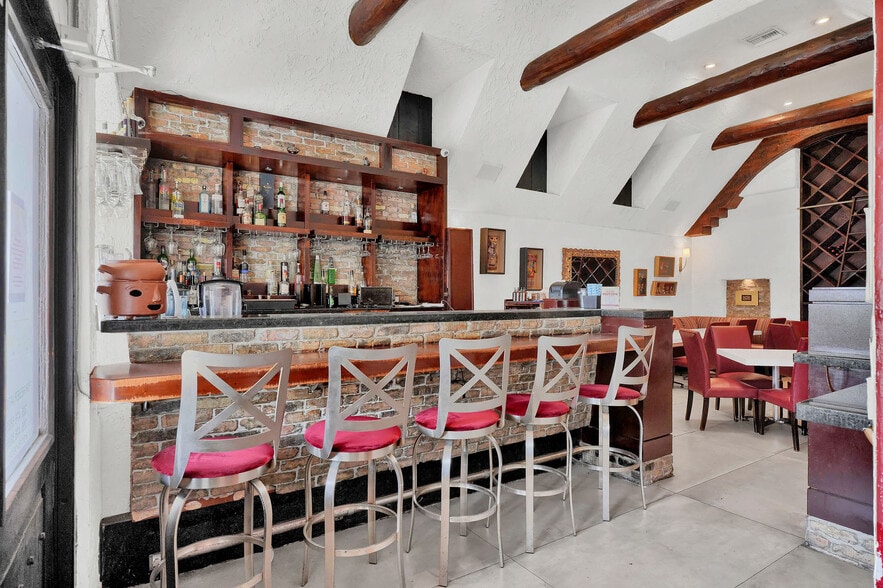More Photos Of 211-221 Navarre Ave, Coral Gables Restaurant For Lease