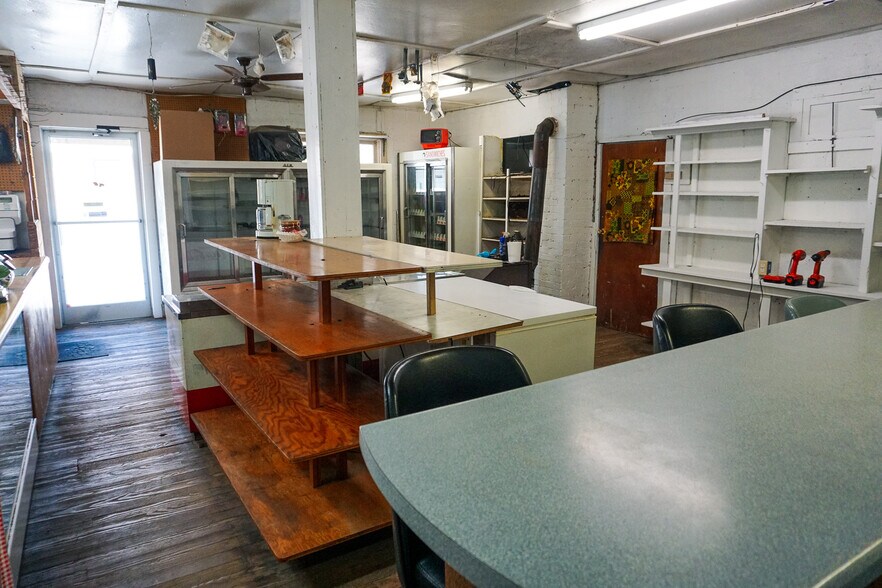 More Photos Of 109 Wilburn Valley Rd, Pearisburg General Retail For Sale