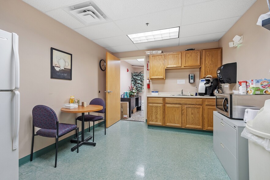 More Photos Of 67 Whalon St, Fitchburg Storefront For Lease