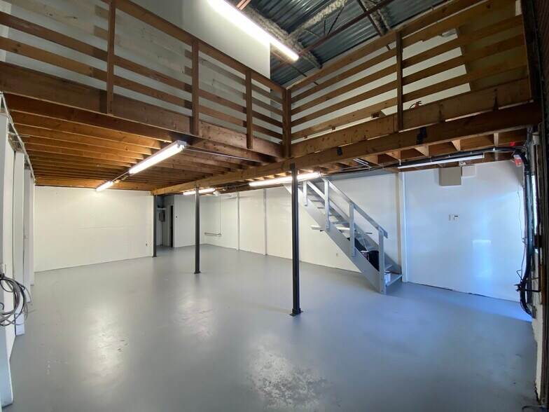 More Photos Of 7024 SW 21st Pl, Davie Warehouse For Lease