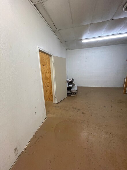 More Photos Of 919 Halsell Street, Bridgeport Restaurant For Lease