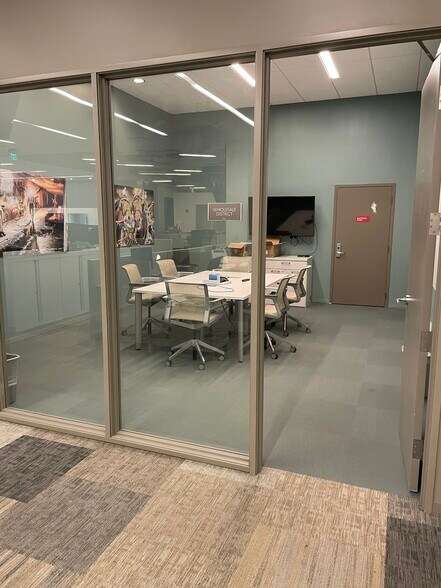 More Photos Of 49 W Maryland St, Indianapolis General Retail For Lease
