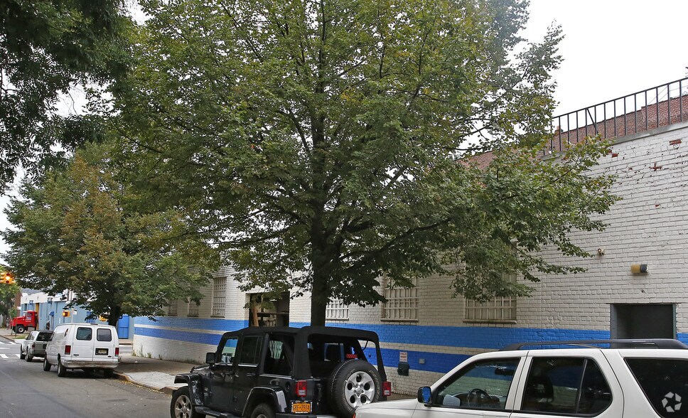 More Photos Of 156 Hinsdale St, Brooklyn Warehouse For Lease