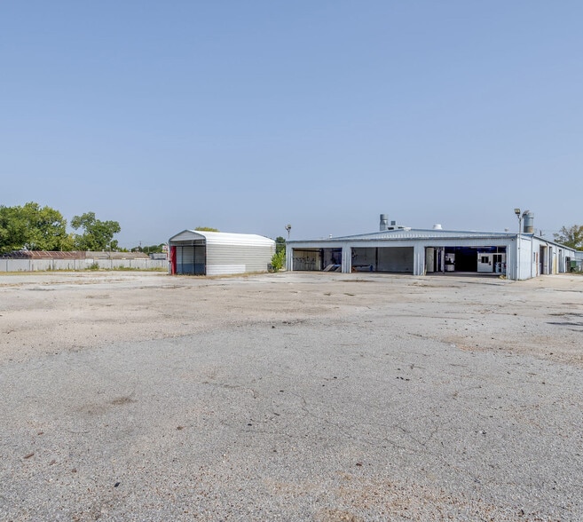 More Photos Of 926 W Division St, Arlington Flex For Sale