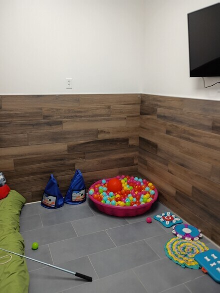 More Photos Of 13214 38th St N, Clearwater Warehouse For Sale