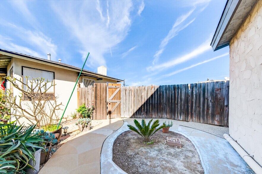 More Photos Of 15003 Larch Ave, Lawndale Apartments For Sale