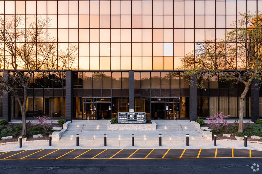 More Photos Of 3601 Algonquin Rd, Rolling Meadows Office For Lease