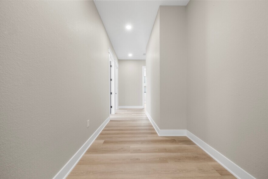 More Photos Of 213 Bella Katy Dr, Katy Medical For Lease