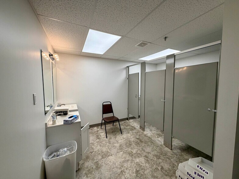 More Photos Of 4030 Gill Ave, Hampstead Research And Development For Sale