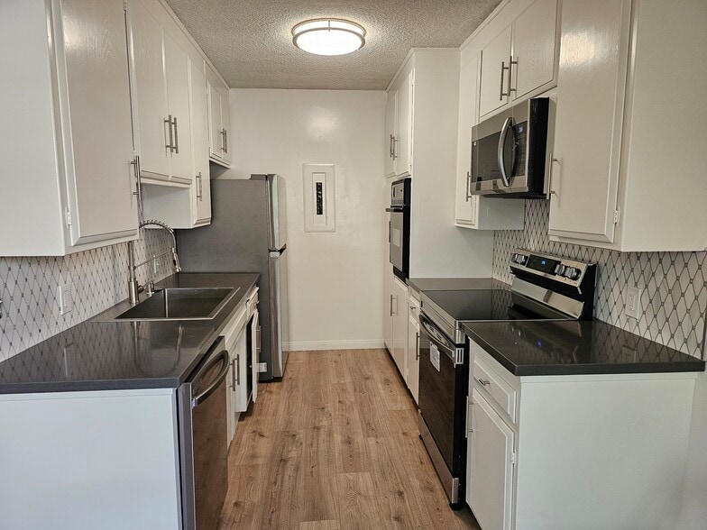 More Photos Of 1830 Greenfield Ave, Los Angeles Apartments For Sale