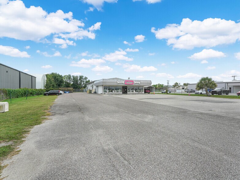 More Photos Of 2910 Drane Field Rd, Lakeland Warehouse For Lease