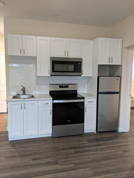 More Photos Of 6203 Willow Av, Summerland Hotel For Sale