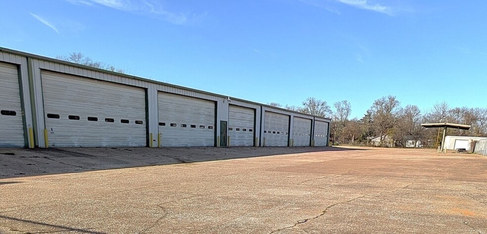 More Photos Of 206 Beall St, Kilgore Industrial For Sale