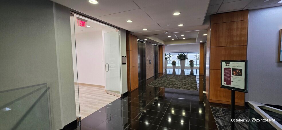 More Photos Of 3900 Essex Ln, Houston Office For Lease