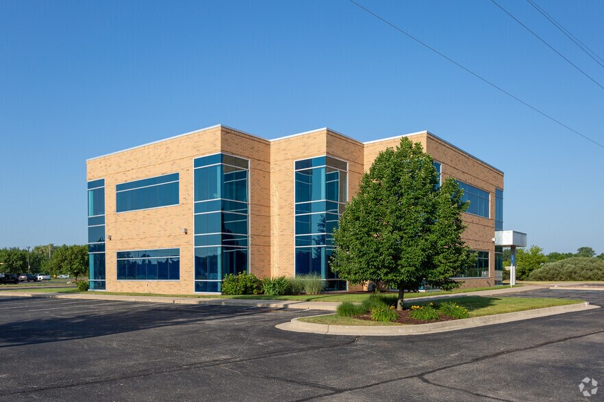 More Photos Of 11275 Edgewater Dr, Allendale Coworking Space