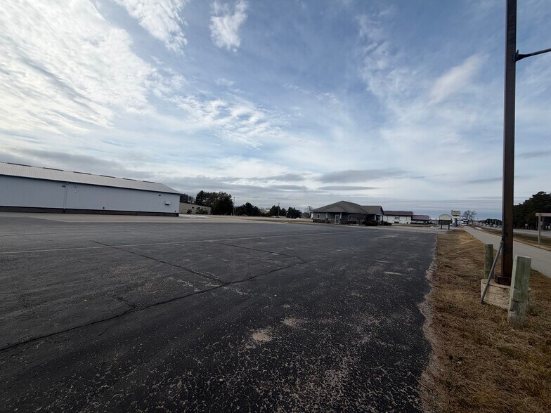 More Photos Of 2905 N Lincoln Rd, Escanaba General Retail For Sale