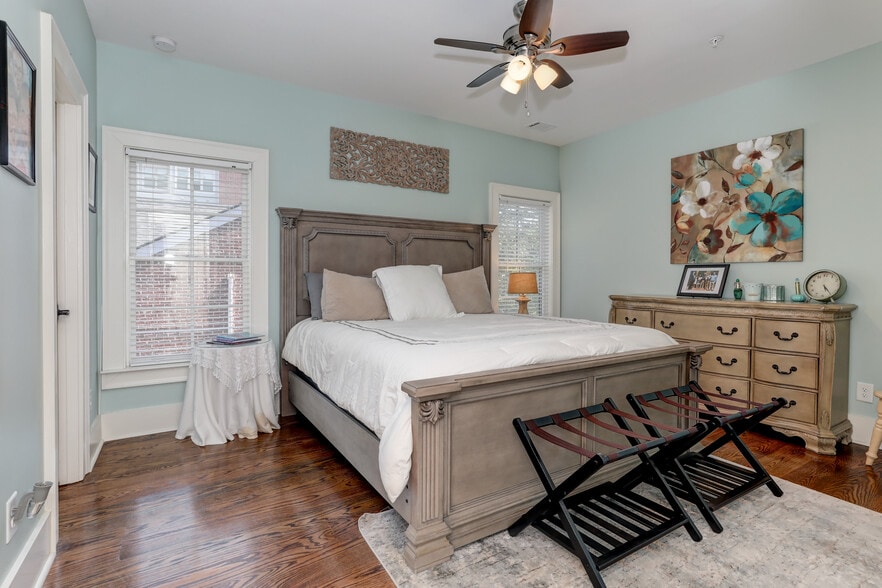 More Photos Of 2972 Lookout Pl NE, Atlanta Office Residential For Sale