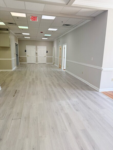 More Photos Of 18-20 W Washington St, Hagerstown Office For Lease
