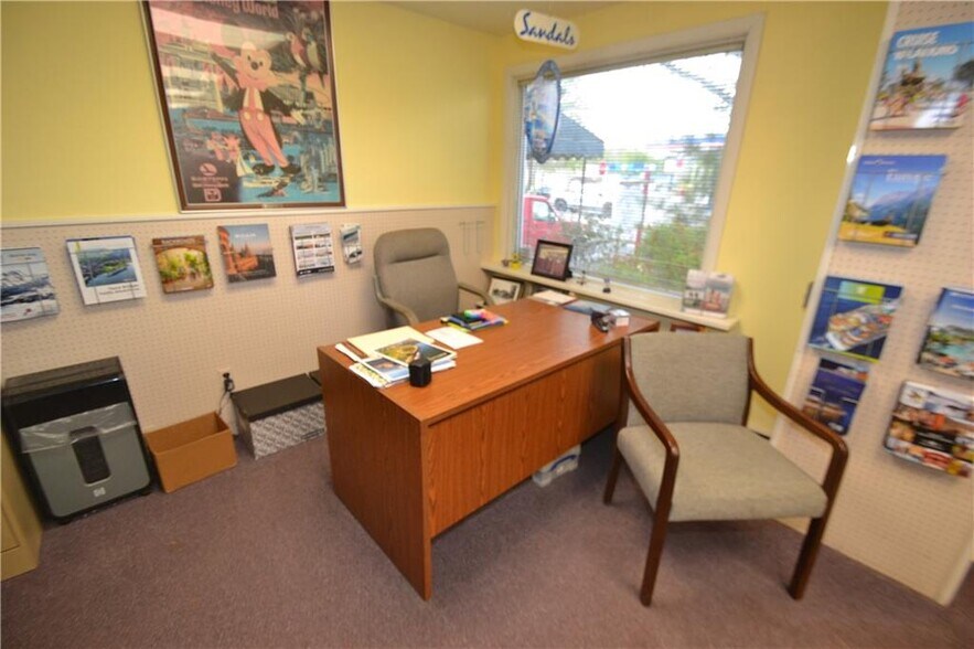More Photos Of 450 E Main St, Palmyra General Retail For Sale