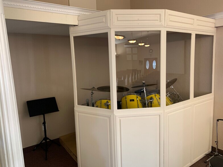 More Photos Of 2424 Delta Waters Rd, Medford Religious Facility For Sale