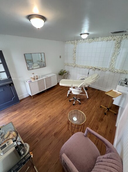 More Photos Of 7760 Fay Ave, La Jolla Storefront For Lease