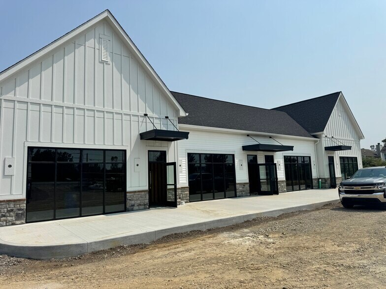 Primary Photo Of 4662-4668 Hall Rd, Columbus General Retail For Lease
