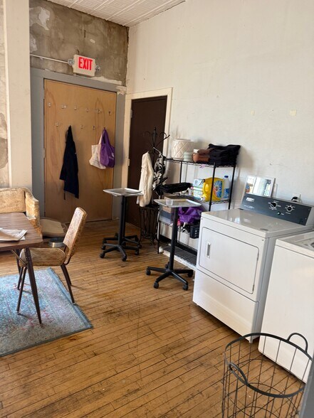 More Photos Of 2209 E State St, Rockford General Retail For Lease