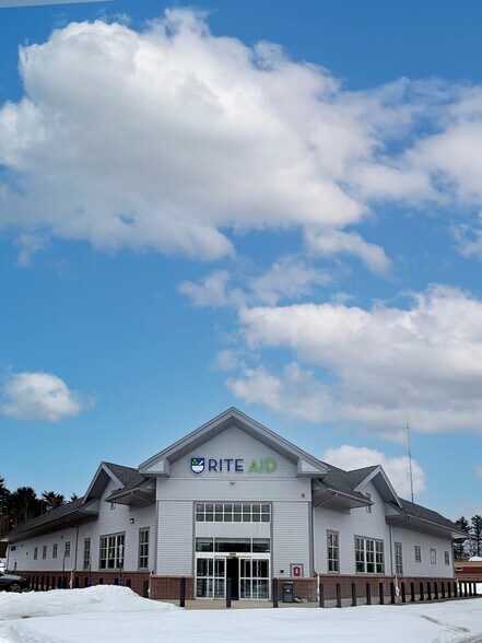 More Photos Of 52 Rockingham Rd, Derry Drugstore For Sale