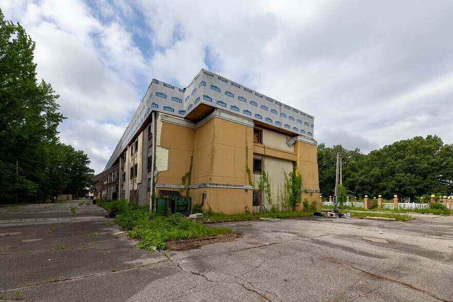 More Photos Of 6020 Shelby Oaks Dr, Memphis Hotel For Sale