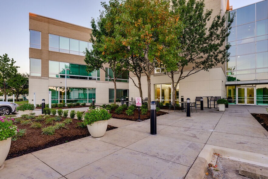 More Photos Of 2301 W Plano Pky, Plano Office For Lease