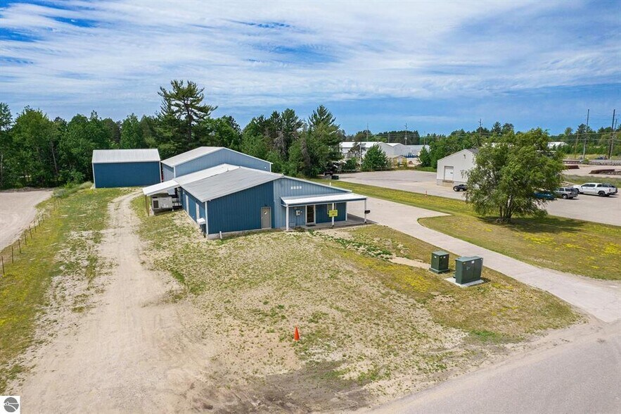 More Photos Of 110 W Park Dr, Kalkaska Service For Sale