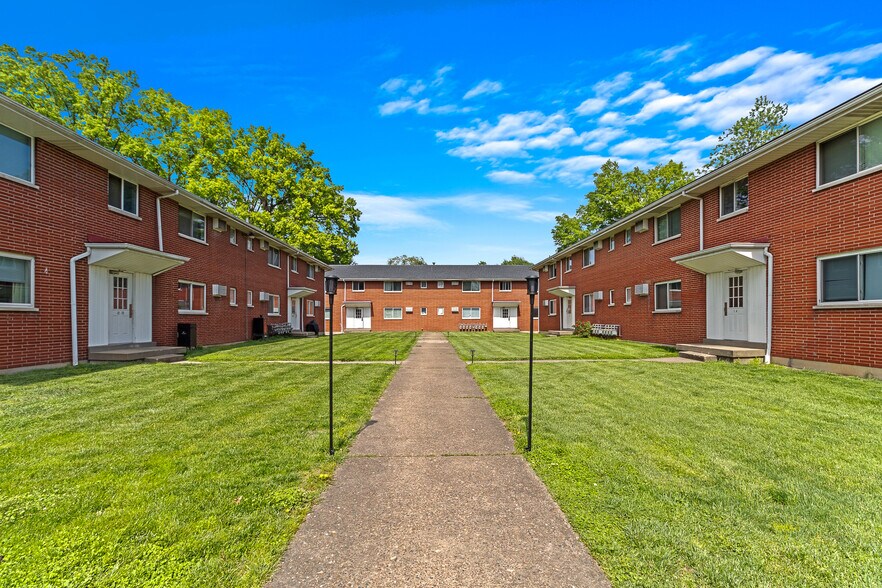 Primary Photo Of 820 French St, Jeffersonville Apartments For Sale
