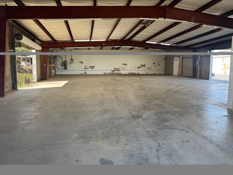 More Photos Of SKY RIDGE CIRCLE 37828 SUITE A, Dade City Flex For Lease