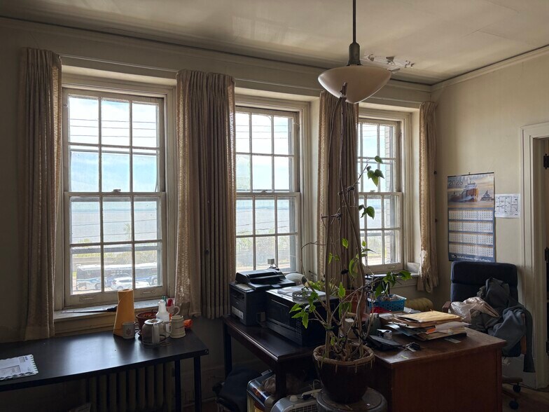 More Photos Of 902 E 1st St, Duluth Office For Sale