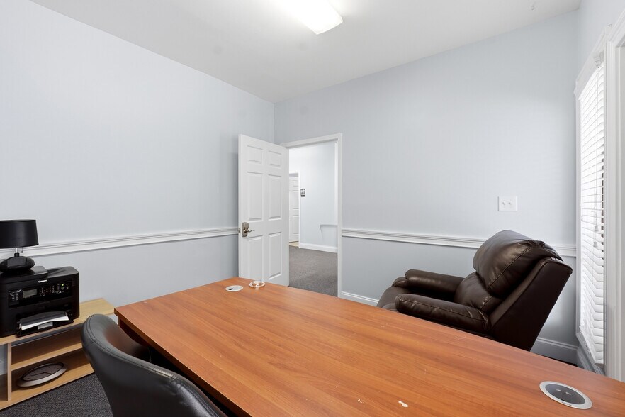 More Photos Of 415-421 W Pike St, Lawrenceville Office For Sale