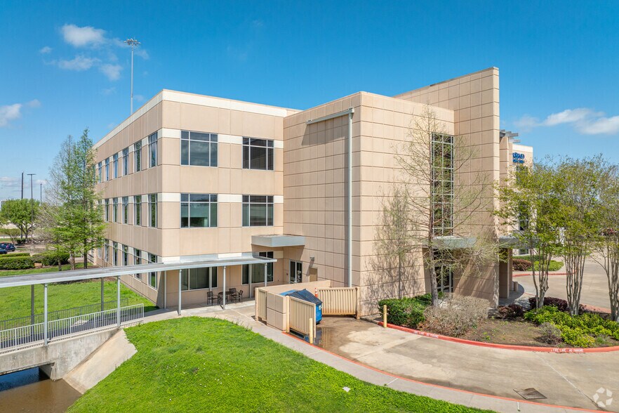 More Photos Of 22001 Southwest Freeway, Richmond Medical For Lease