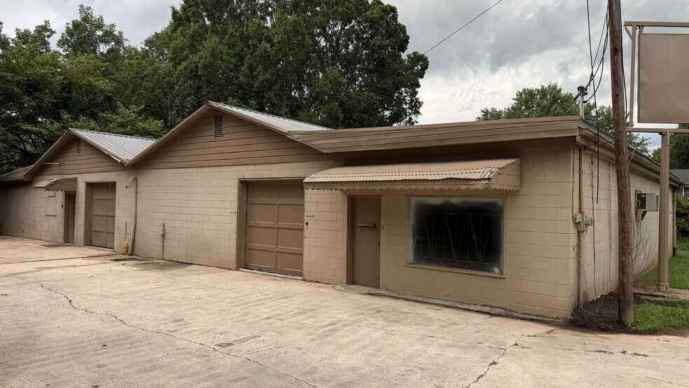 Primary Photo Of 2385 Hedgewood Cir, Gastonia Flex For Lease