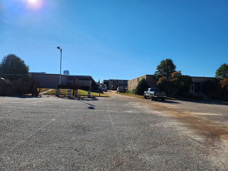 More Photos Of 401 Towel Ave, Valley Land For Sale