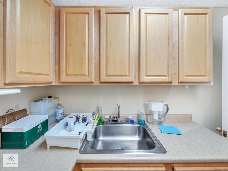 More Photos Of 25400-25430 Goddard Rd, Taylor Medical For Sale