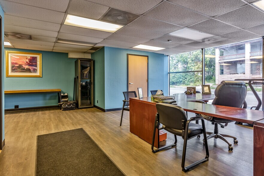 More Photos Of 415 N 3rd St, Rockford Light Distribution For Lease