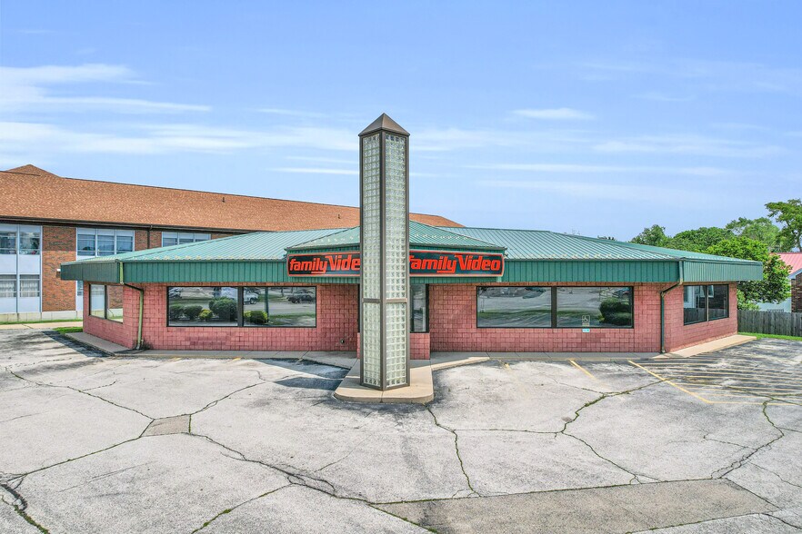 More Photos Of 301 E Champaign Ave, Rantoul Freestanding For Lease