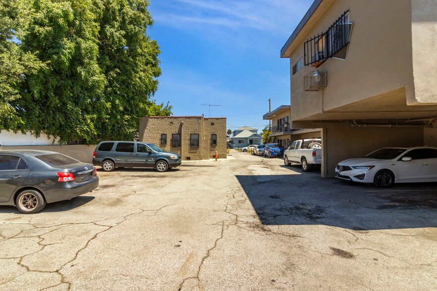 More Photos Of 820 W 95th St, Los Angeles Apartments For Sale