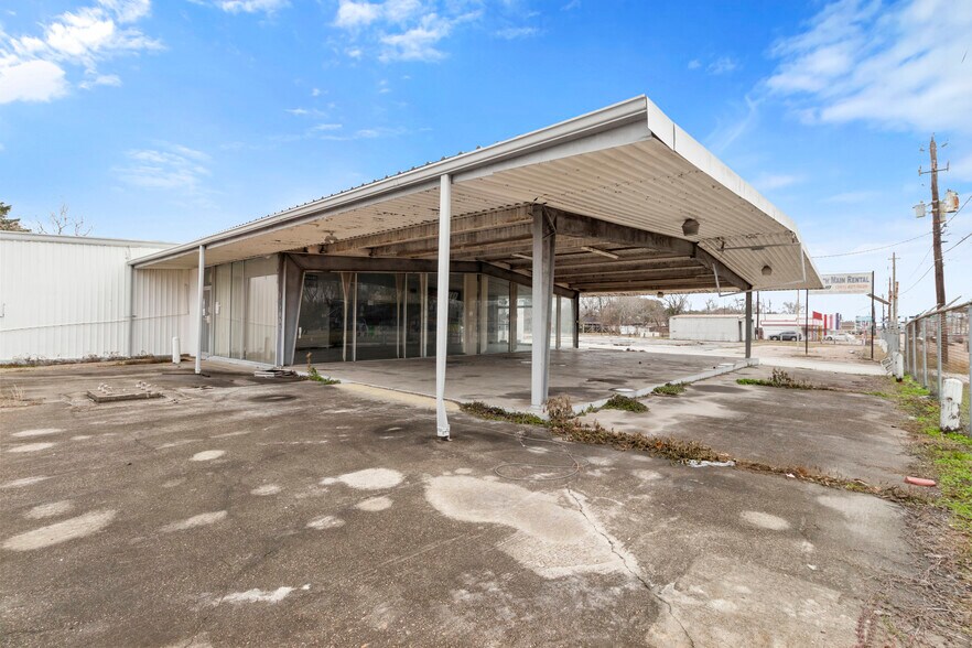 More Photos Of 1801 N Main St, Baytown Flex For Sale