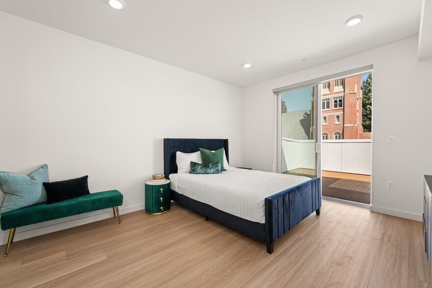 More Photos Of 1759 N Gower St, Los Angeles Apartments For Sale