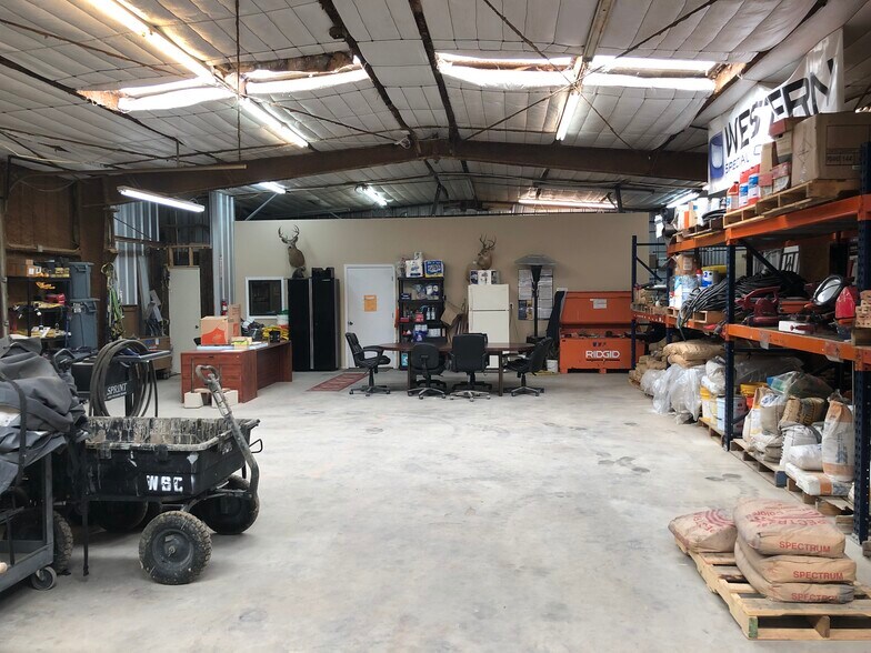 More Photos Of 602 S Loop 4, Buda Warehouse For Lease